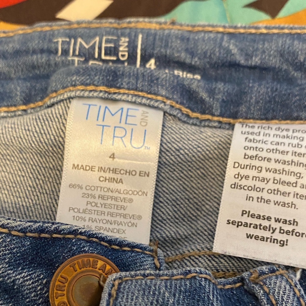 Capris. - Picture 2 of 3